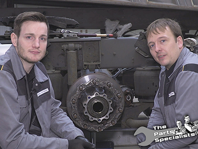 Foto Publicado un nuevo vídeo para los profesionales del taller. Los «Parts Specialists» muestran cómo sustituir un buje de rueda de un camión